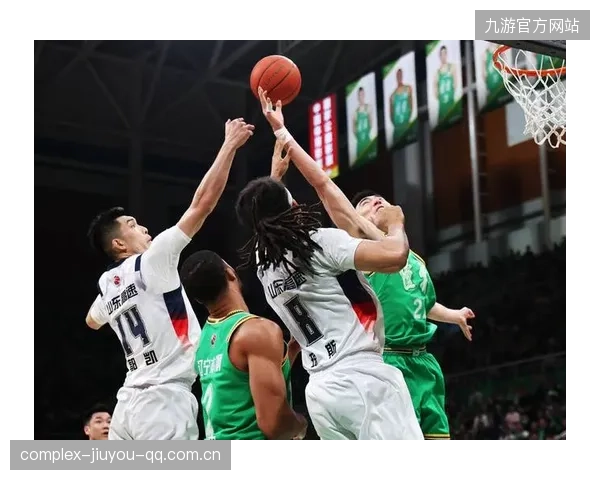 CBA山东后场抢断单骑快攻轻松得分：无懈可击的高速反击